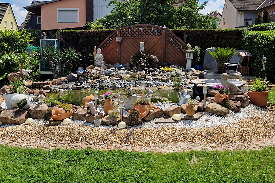 Gartengestaltung mit Brunnen von PRISCO Gartenbau