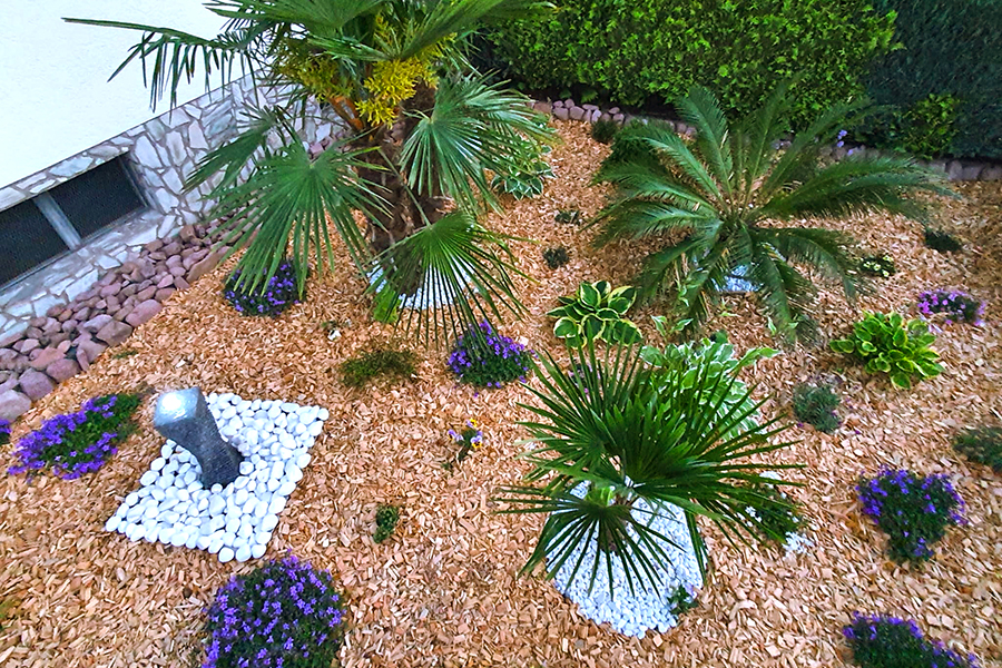 Vorgarten im mediterranen Stil von PRISCO Gartenbau