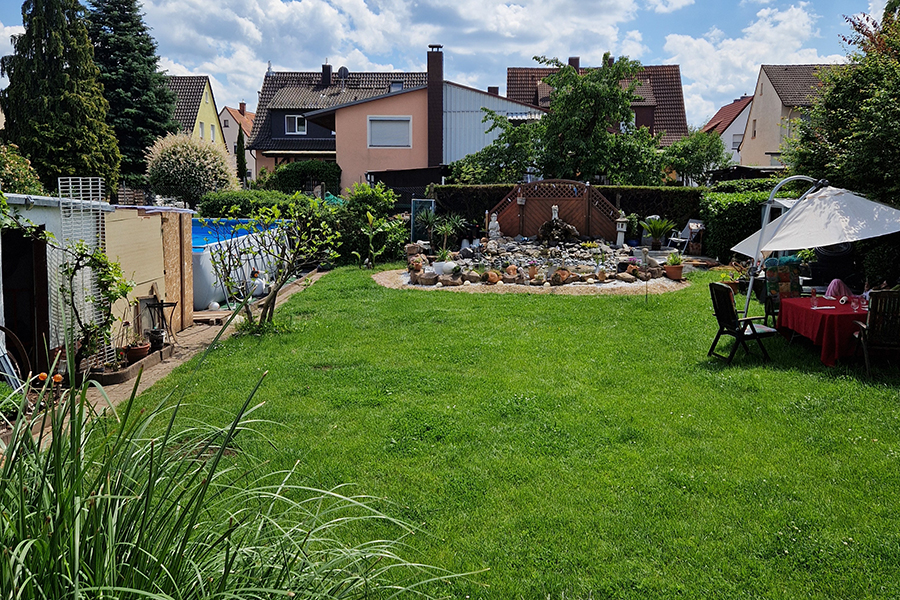 Neugestalteter Garten mit Brunnen von PRISCO Gartenbau